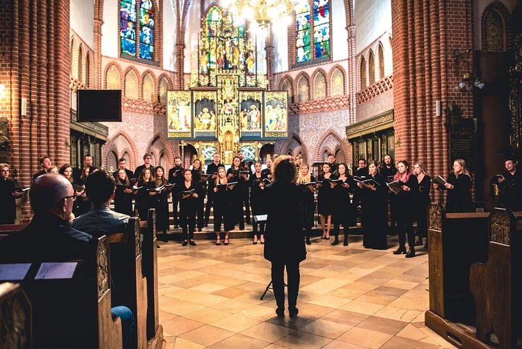 O poziom artystyczny wydarzenia zadbają doświadczeni dyrygenci.