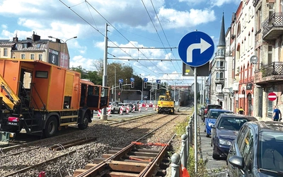 Nowe połączenie torowe przy ul. Katowickiej ma umożliwić powrót komunikacji tramwajowej w centrum miasta. 