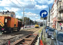 Nowe połączenie torowe przy ul. Katowickiej ma umożliwić powrót komunikacji tramwajowej w centrum miasta. 