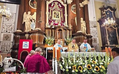 Abp Tadeusz Wojda, przewodniczący KEP, podobnie jak 25 lat temu kard. Józef Glemp, stanął na czele jubileuszowych uroczystości w żuromińskim sanktuarium.