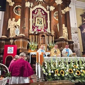 Abp Tadeusz Wojda, przewodniczący KEP, podobnie jak 25 lat temu kard. Józef Glemp, stanął na czele jubileuszowych uroczystości w żuromińskim sanktuarium.