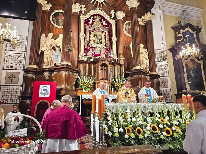Abp Tadeusz Wojda, przewodniczący KEP, podobnie jak 25 lat temu kard. Józef Glemp, stanął na czele jubileuszowych uroczystości w żuromińskim sanktuarium.