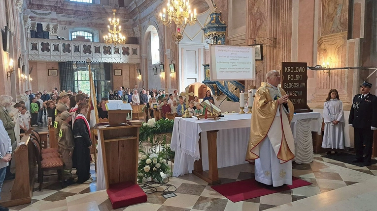 Rocznicowe obchody rozpoczęła Msza św., którą celebrował ks. kan. Stanisław Rożej.