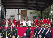 Uroczystej sumie odpustowej przewodniczył nuncjusz apostolski w Polsce.