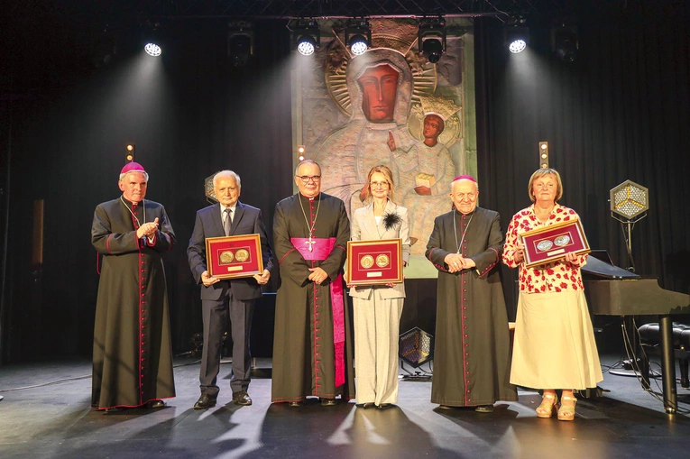 W tym roku laureatami zostali (na zdjęciu od prawej): Lidia Mieczyńska, Małgorzata Łabuz i Józef Kotarski.