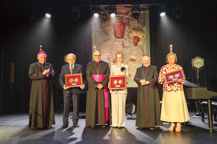 W tym roku laureatami zostali (na zdjęciu od prawej): Lidia Mieczyńska, Małgorzata Łabuz i Józef Kotarski.