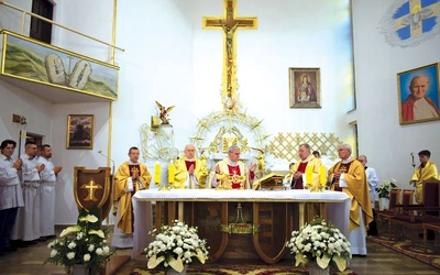 Mszy św. z obrzędem konsekracji przewodniczył bp Krzysztof Nitkiewicz.