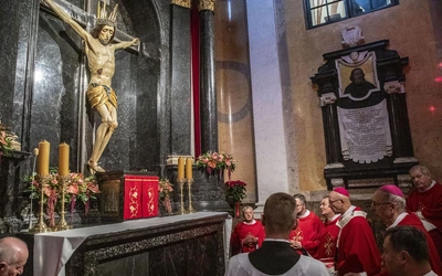 Jako dzieło sztuki jest cudem artystycznym. Jego istnienie w mieście skazanym na nieistnienie jest cudem historycznym, a adoracja wśród mieszkańców stolicy przez ostatnie 500 lat – cudem teologicznym. Na zakończenie liturgii proszono Jezusa, by nadal prowadził ku sobie stolicę, rodziny i Polskę. 