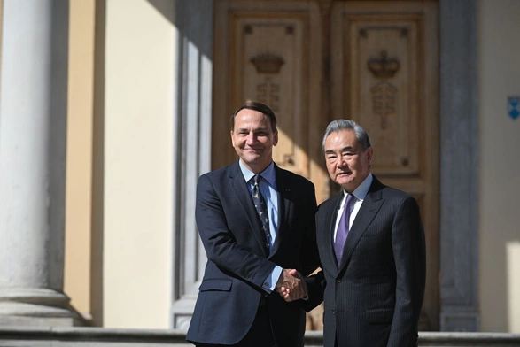 Wang Yi podczas spotkania z ministrem Sikorskim