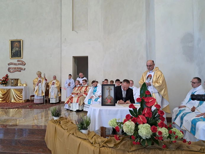 Wmurowanie kamienia węgielnego w Czarnym Potoku