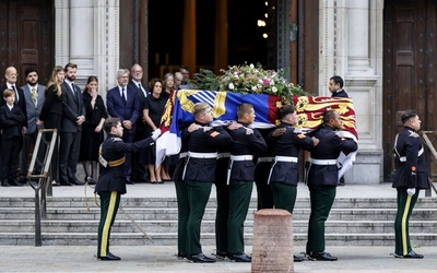 Dziś miał miejsce pierwszy w czasach nowożytnych katolicki pogrzeb członka brytyjskiej monarchii