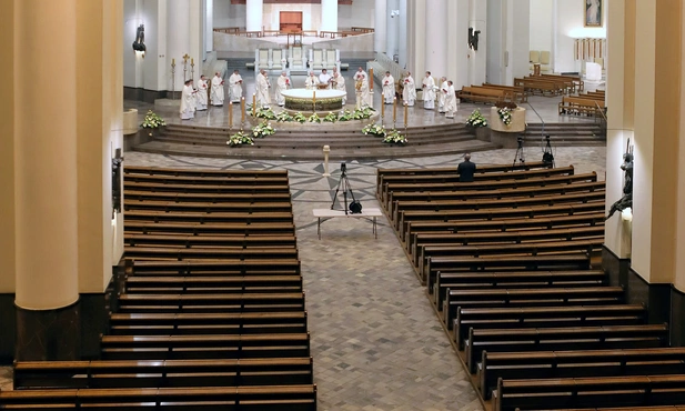 Spada zaufanie społeczeństwa do Kościoła katolickiego