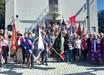 Uczestnicy żywieckiego spotkania patriotycznego. 