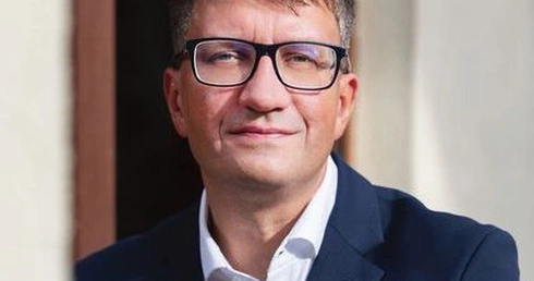 Polacy nie są przekonani do stawiania wiatraków. Czy zielona energia zastąpi nam węgiel?