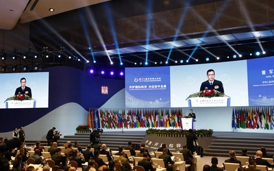  Dong Jun przemawia podczas Forum Xiangshan