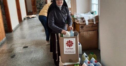 Rok po powodzi - pomoc trwa