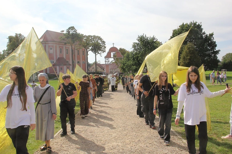 Barwnie, radośnie i z energią