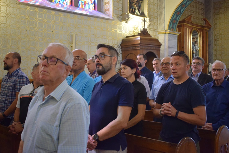 Mężczyźni u św. Józefa