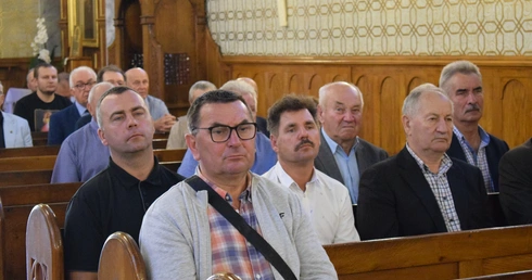 Mężczyźni u św. Józefa