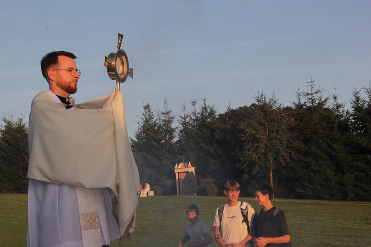 Skrzatusz Młodych - adoracja