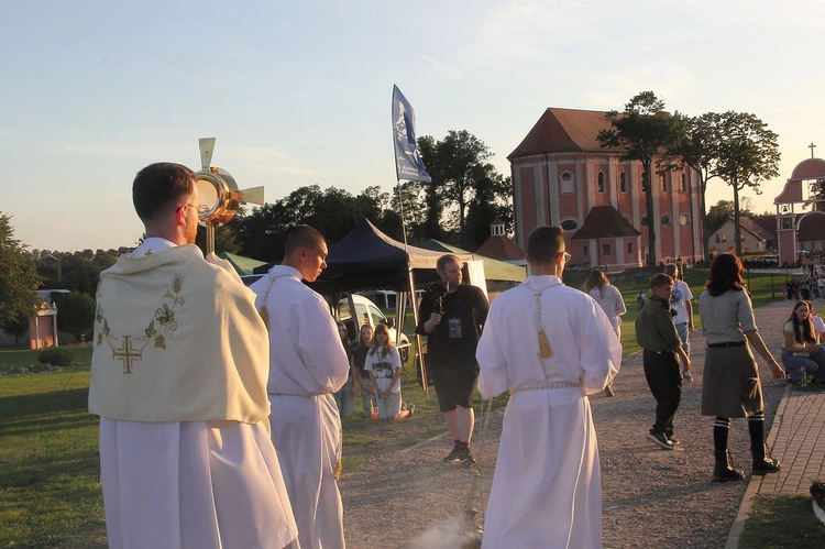 Skrzatusz Młodych - adoracja