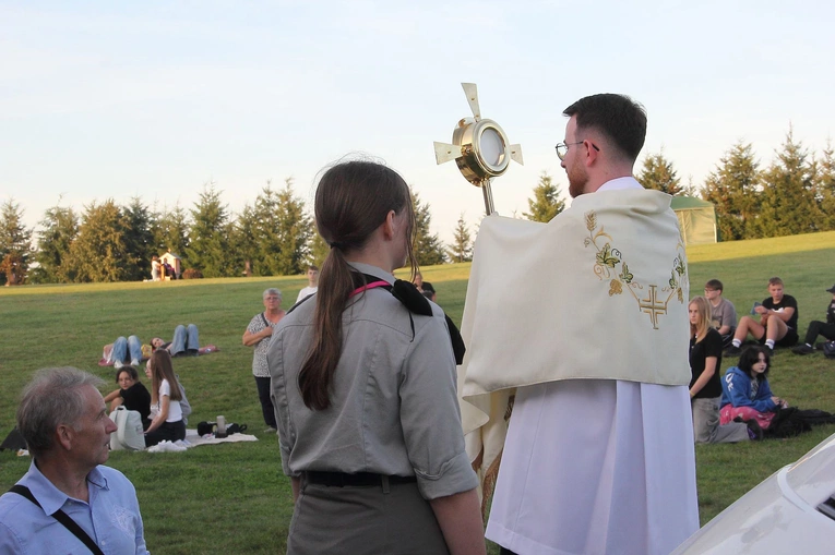 Skrzatusz Młodych - adoracja