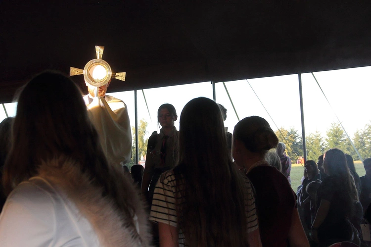 Skrzatusz Młodych - adoracja