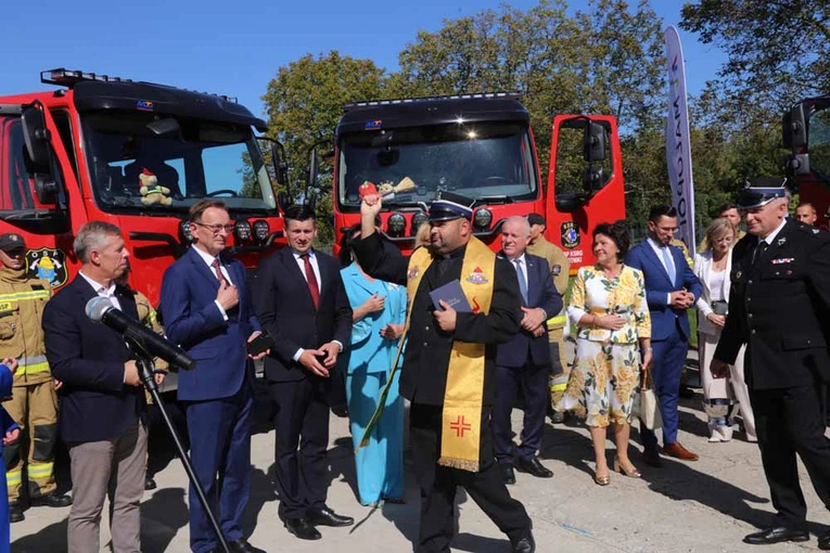 Małopolscy strażacy otrzymali nowe wozy