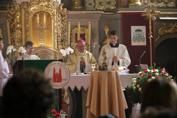 Pielgrzymka młodzieży do Przasnysza i Rostkowa 2025