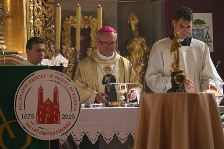 Pielgrzymka młodzieży do Przasnysza i Rostkowa 2025