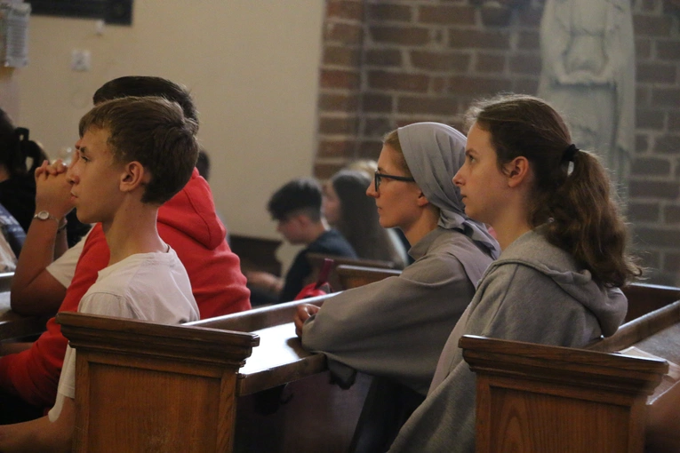 Pielgrzymka młodzieży do Przasnysza i Rostkowa 2025