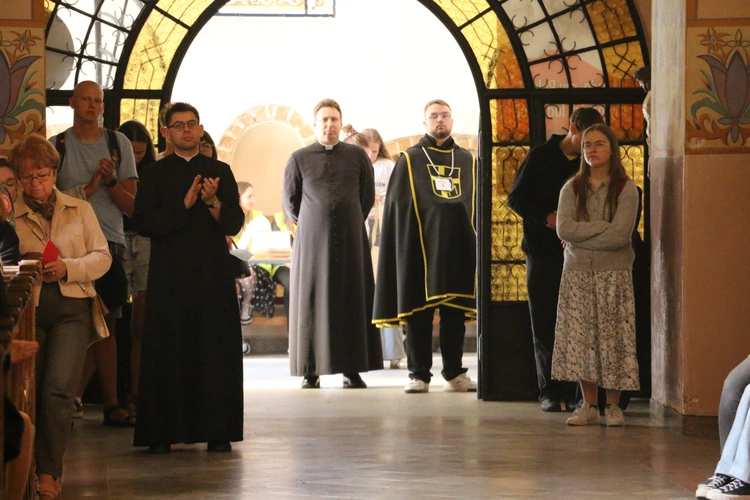 Pielgrzymka młodzieży do Przasnysza i Rostkowa 2025