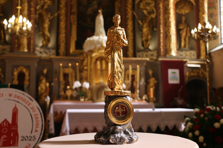 Pielgrzymka młodzieży do Przasnysza i Rostkowa 2025