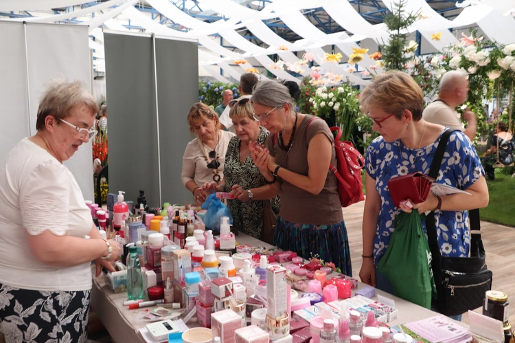 Przez trzy dni mieszkańcy i goście mogli zaopatrzyć się w produkty na bazie kwiatów, owoców i warzyw.