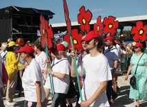 Barwna parada zgromadziła ok. 3 tysięcy uczestników i kilkadziesiąt tysięcy obserwatorów.