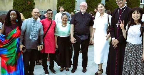 Abp Adrian Galbas: Migrantom się to po prostu należy