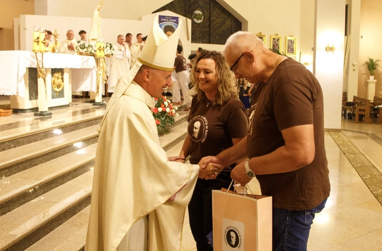 Przedstawiciele pielgrzymów skierowali słowa wdzięczności do wszystkich kapłanów, a szczególnie do bp. Marka, za obecność, opiekę duchową i życzliwość.