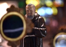 Relikwie i Róża dla Matki Bożej. Uroczystość ku czci św. Ojca Pio