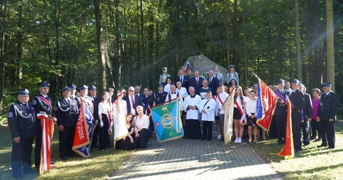 Modlono się w intencji poległych. 