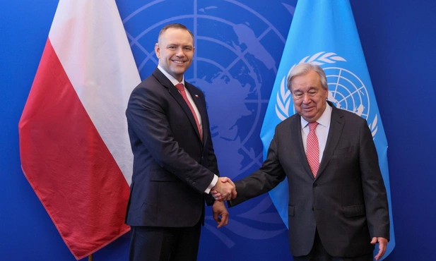 Prezydent RP Karol Nawrocki (L) i sekretarz generalny ONZ Antonio Guterres (P) 