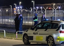 Policja przy lotnisku w Kopenhadze, 22 września, wieczór