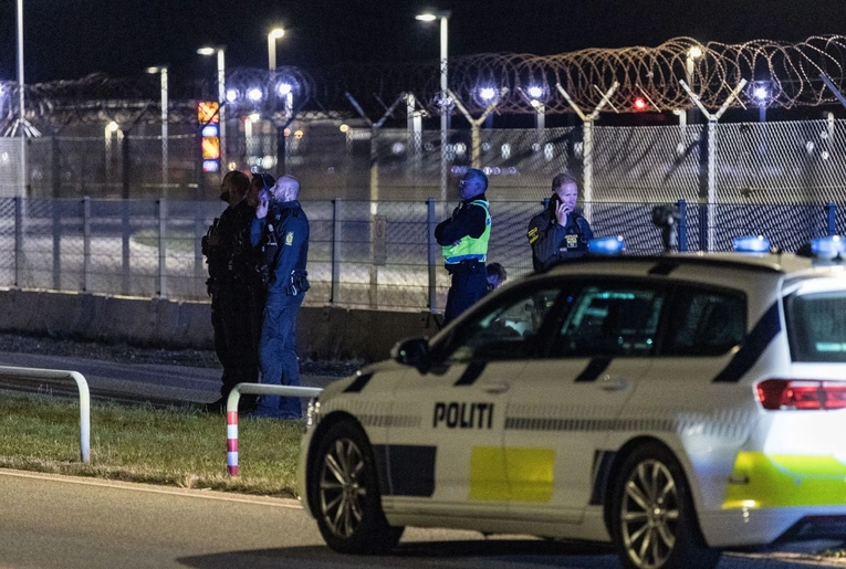Policja przy lotnisku w Kopenhadze, 22 września, wieczór
