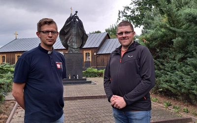 Na spotkanie zapraszają ks. Grzegorz Opiela i Bartosz Sałaj.