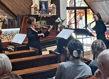 Zespół Music in My Mind w kościele Znalezienia Krzyża Świętego. 