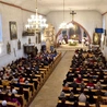 Obiekt, choć wielokrotnie przebudowywany, zachował ślady wielu epok.