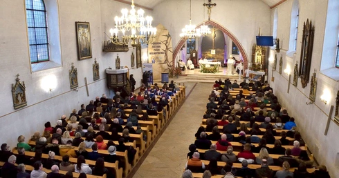 Obiekt, choć wielokrotnie przebudowywany, zachował ślady wielu epok.