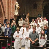 Pielgrzymi w rudzkim sanktuarium Matki Bożej Pokornej.