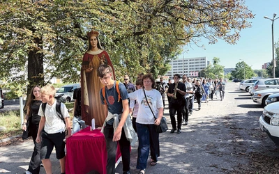 KSM-owicze i bierzmowańcy ze św. Jadwigą. 