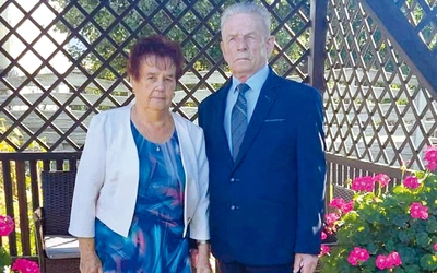 Małżonkowie  żyją wiarą i starają się być codziennie  na Mszy św. 