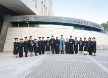 Pamiątkowe zdjęcie uczestników spotkania z profesorami.